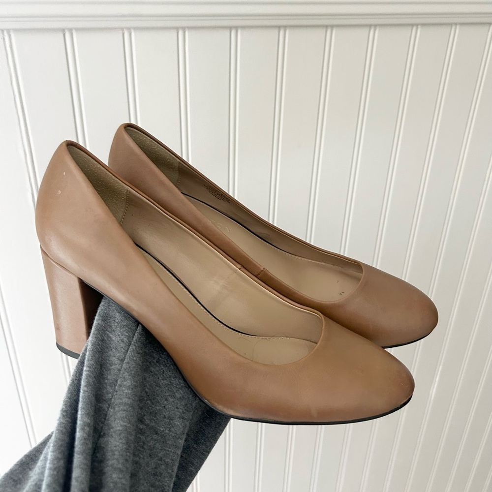 H by Halston Leanna Tan Leather Heels Size 9.5